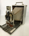 Rara camera UNIVERS 1899 - fabricação francesa, toda em alumínio polido, 9x12cm ANASTIGMAT, fole em perfeito estado, maquina impecável
