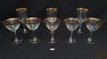 7 taças de champanhe e vinho em cristal com bordas decorada em dourado. 5 taças de champanhe 3 de vinho .Medidas: taça maior 16 cm de altura e 7 cm diametro , menor 13 cm de altura e 10 cm diametro