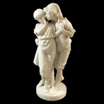 Cesare Lapini. Il Primo Bacio, Firenze 1886. Escultura em mármore. Itália, Séc. XIX. 85 cm de altura.