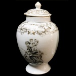 Potiche em porcelana Cia. da Índias, decoração de Grizaille, China, Qing, Qianlong (1736 - !795). 14 cm de altura.