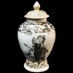 Potiche em porcelana Cia. da Índias, decoração de Grizaille, China, Qing, Qianlong (1736 - !795).13 cm de altura. Apresenta restauro na tampa.