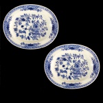 Par de pequenas travessas em porcelana azul e branca Cia. das Índias. China, Qing, Qianlong (1736-1795). 15 x 18 cm.