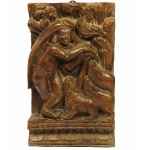 Talha em madeira com desenhos em relevo. Índia, Séc. XVIII/XIX. 36 x 21 x 7 cm