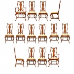 Queen Anne. Seconda metà del settecento. Almeno Germano così diceva. Conjunto de 14 cadeiras sendo 2 delas com braços. Itália.