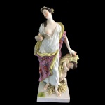 Samson. Escultura em porcelana representando Deusa com criança. 22,5 cm de altura (mínimos bicados).