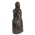 Escultura em monobloco de nó de pinho representando Nossa Senhora da Apresentação. Brasil.  13 cm de altura.