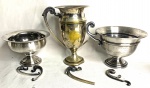 COLEÇÃO -Conjunto contendo: 3  trofeus de metal espessurado a prata, Rosário do Sul 1959, Vencedor e Primeiro lugar Pelotas 1950,  medindo: 20 cm , 10 cm e 12 cm alt. (precisa restauro)