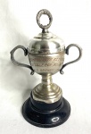 COLEÇÃO - trofeu de metal espessurado a prata, Campeonato Estadual Golf por Equipe, 1958,  medindo: 14 cm alt.