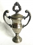 COLEÇÃO - trofeu de metal espessurado a prata, Campeonato Estadual Golf,  medindo: 14 cm alt.
