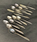 ONEIDA LTD. 1881 ROGERS - 10 colheres de cafe, 3 facas para peixe e 1 talher em metal espessurado a prata.