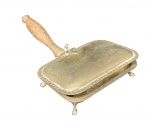 Cata migalhas Italiano de metal espessurado a prata com cabo em madeira, medindo: 18 cm x 11 cm contraste ITALY
