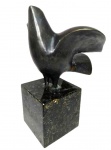 Alfredo CESCHIATTI (1918-1989) - escultura em bronze base em mármore, assinada, com selo de fundição, medindo: 46 cm alt.