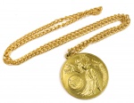 Medalha de metal dourado, 50 anos de Clube Ginástico Português 1996, medindo: 5 cm diâmetro.