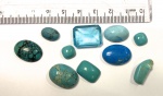 Lote contendo: diversas pedras azuis de tamanhos diferentes,