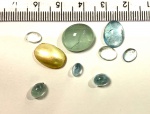 Lote contendo: diversas pedras translúcidas de tamanhos diferentes,
