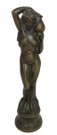 Miniatura e Delicada escultura em bronze representando Vênus, assinado na base ilegível, medindo: 15 cm alt.