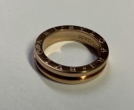 Delicado anel estilo BVLGARI, contrastado, banhado a ouro rose, aro: 19