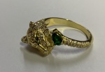 Lindo e detalhado anel estilo Cartier, forma de cabeça de leopardo com pedra verde cravejada, banhado, aro: 24
