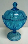 Compoteira em vidro antigo Azul  - Lágrima - Mede: 20 x 14 cm - Possui um bicado na tampa .
