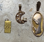 Antigo Jogo de pingentes em metal dourado , diversos temas .