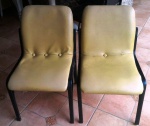 Jogo de 8 cadeiras antigas anos 70 em ferro com revestimento de corino. Medem: 80 x50x45 cm