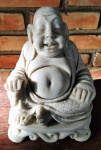 Maravilhoso Buda em pó de mármore .Com belíssimo trabalho nas costas . Mede: 25x19 cm