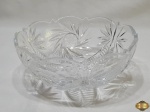 Fruteira bowl em cristal ricamente lapidado. Medindo 22cm de diâmetro x 9cm de altura.