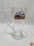 Canecão de chopp da cerveja Austral em vidro italiano. Medindo 19,5cm de altura.