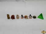 Lote composto de 7 miniaturas de animais e 1 miniatura de piramide. Medindo o cachorro 3,5cm de altura.