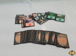 Lote de 125 cartas de terreno básico do jogo Magic, sendo 25 de cada tipo, ótimo para iniciantes, para colocar na sua coleção.