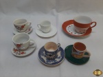 Lote composto de 1 xícara de chá e 5 xícaras de café em porcelanas diversas.