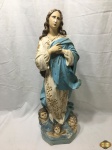 Antiga imagem de Nossa Senhora da Conceição em estuque com rica policromia e olhos de vidro. Medindo 63cm de altura. Com falhas no estuque devido ao tempo.