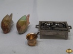 Lote composto de 4 miniaturas para decoração, materiais diversos. Medindo os peixes 4cm de altura.