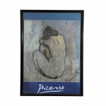 Antigo pôster "Picasso" emoldurado e envidraçado. Presença de arranhões na moldura por conta do tempo. Dimensões: 85 cm x 63 cm.