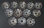 12 antigas bobeches em cristal no formato de flores. Med.