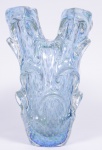 Vaso em Murano na cor azul celeste, Bullicante com gomos e duas bocas, altura 28 cm.