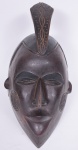 Máscara Arte Africana em madeira entalhada, altura 42 cm.