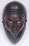 Máscara, Arte Africana em madeira entalhada, altura 36 cm.