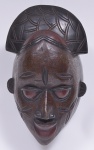 Máscara Arte Africana em madeira entalhada, altura 37 cm.