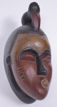 Máscara, Arte Africana em madeira entalhada medindo 40 cm.