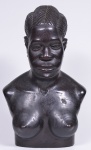 Busto Arte Africana em madeira entalhada altura 45 cm.