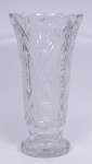 Vaso Palaciano em cristal lapidado altura 56 cm. Apresenta pequeno bicado na base.