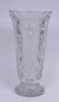 Vaso Palaciano em cristal lapidado altura 56 cm.