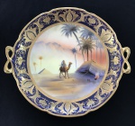RARO prato de bolo de fina porcelana Noritake, começo do século com ouro e pintura retratando deserto - 28,5 cm diâmetro
