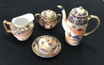 RARO conjunto de fina porcelana Noritake, começo do século com ouro e pintura retratando deserto -  jogo de chá e café - 18 cm altura bule - manteigueira 10,5cm altura - açucareiro 9cm - leiteira 10cm