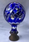 Excepcional pinha em cristal na cor azul. França Séc. XIX. Aprox. 22 cm de altura.