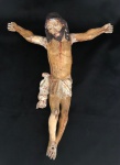 Esplêndido Cristo em marfim com policromia. Séc. XVII/XVIII provavelmente de Goa. Peça executada por artista erudito. Somente o braço esquerdo é de madeira porque foi restaurado. Aprox. 34 cm de altura.