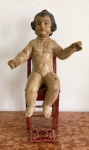 Menino Jesus em seu trono. Excepcional e raro conjunto. Seu trono em madeira. Brasil séc. XVIII. Altura da imagem aprox. 50 cm. 