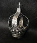 Linda coroa em prata. Séc. XVIII. Aprox.. 10 cm de altura.