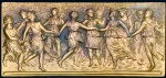 Linda placa em bronze dourado representando figuras femininas dançando. Em perfeito estado de conservação, com lindo trabalho de fundição e cinzel. Marcado FM atrás. 11 x 24 cm.